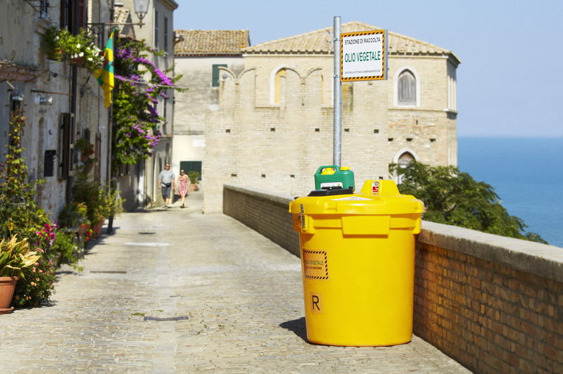 Dove posso smaltire correttamente l'olio esausto?